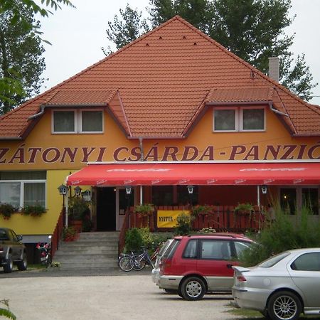 לינה וארוחת בוקר Dunasziget Zatonyi Csarda Panzio מראה חיצוני תמונה